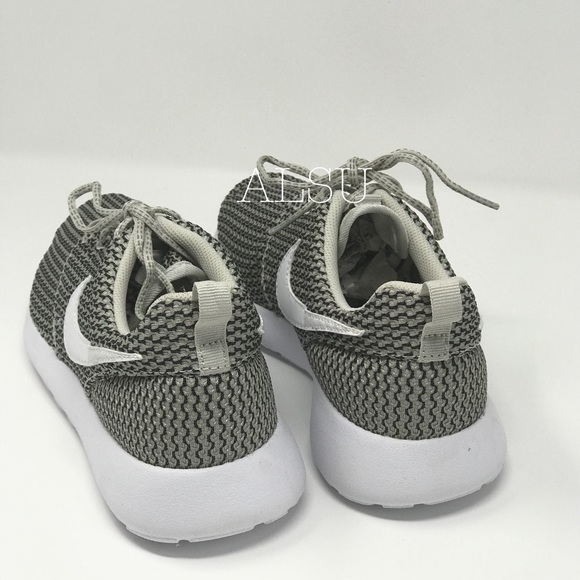 NWT Nike Roshe One GS Light Bone White k/W AUTHENT - Picture 4 of 8